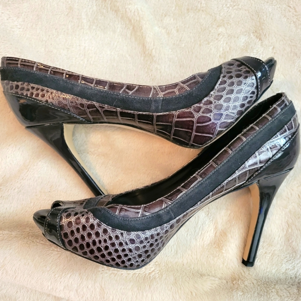 White House Black Market snakeskin heels, size 8